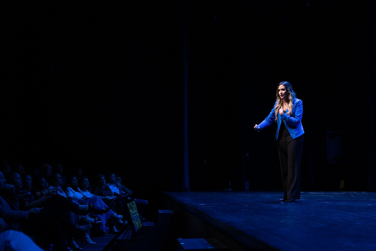 vero-ruiz-del-vizo-conferencias-blue